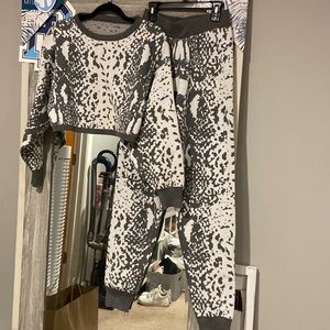 Cozy, patterned knit set